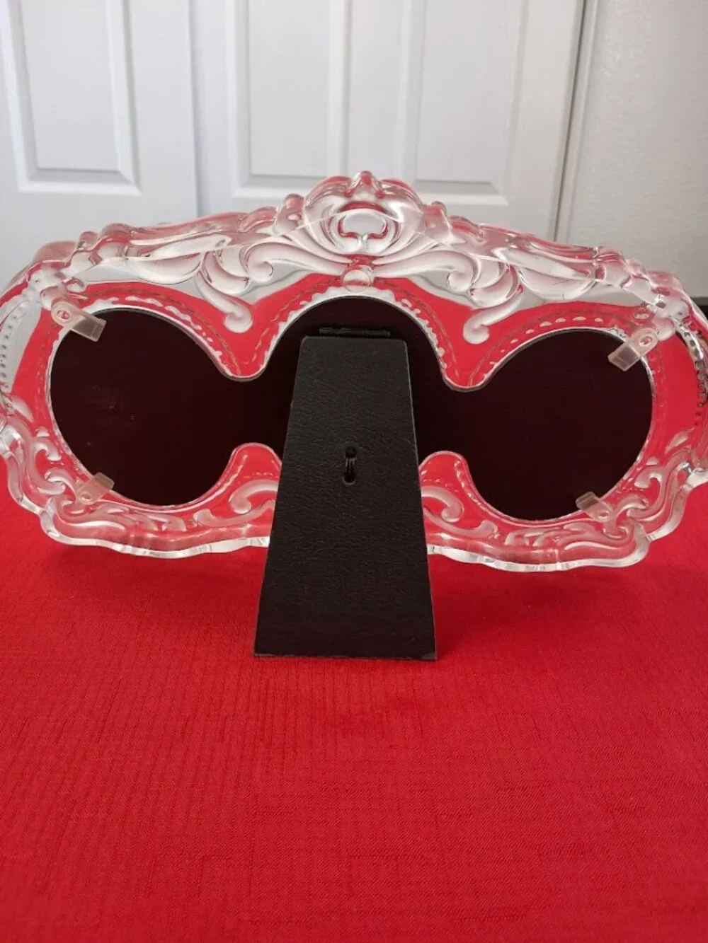 Vintage Triple Oval Glass Picture Frame. Great for baby or wedding photos.